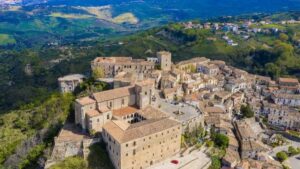 Abruzzo medievale: 6 borghi da visitare che costano meno di 20€ a testa