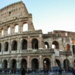 Famiglia che esplora il Colosseo a Roma con bambini, itinerario di 48 ore.