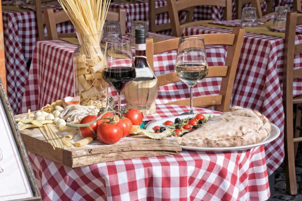 Toscana: ecco il borgo del vino dove si mangia meglio che altrove